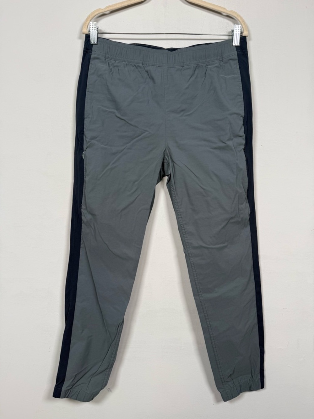 Eddie Bauer Women’s First Ascent Nylon Hiking Pants, Size 8, Great Condition
